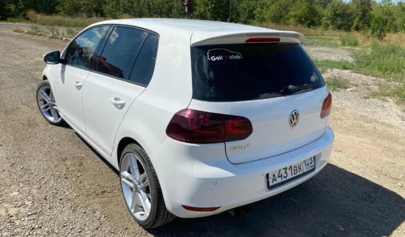 
 Volkswagen Golf 2008 года									