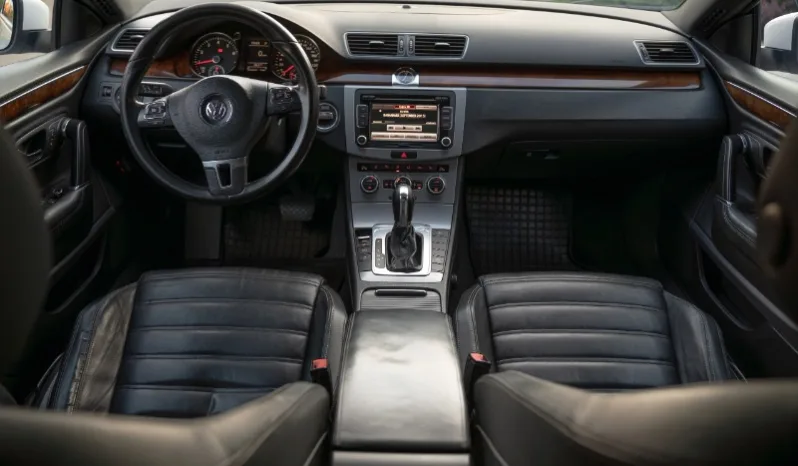 
 Volkswagen Passat CC 2012 года									